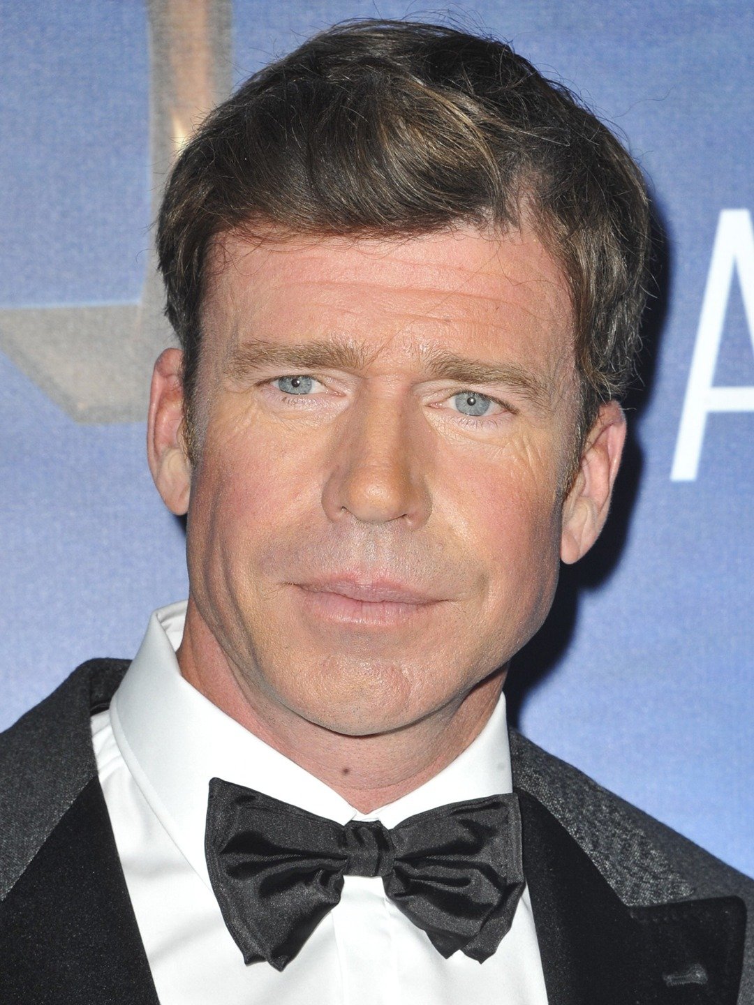 How tall is Taylor Sheridan?